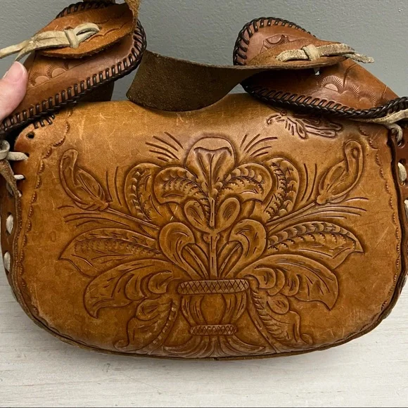 Vintage 70s 80s Hand Tooled Buckstitched Leather Shoulder Saddle Bag - Picture 7 of 16